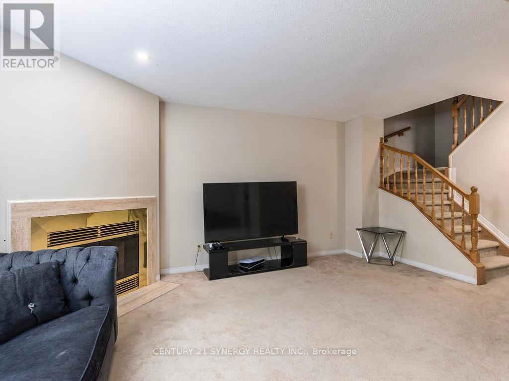 1 WINNEGREEN COURT - 10