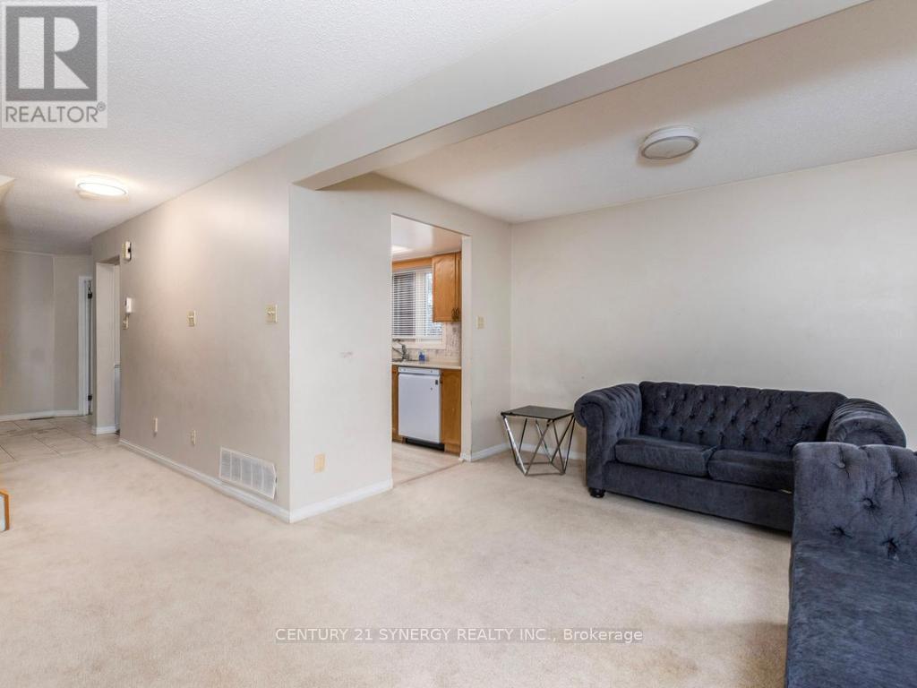1 WINNEGREEN COURT - 11