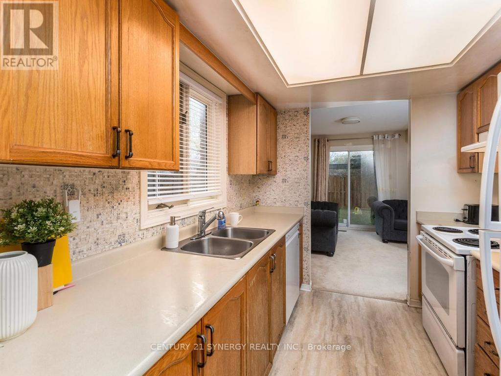 1 WINNEGREEN COURT - 12