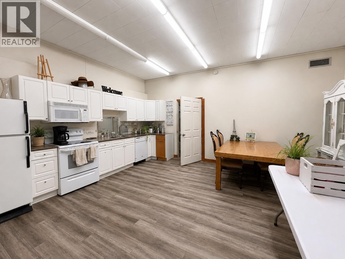  1127 4TH Street, Castlegar
