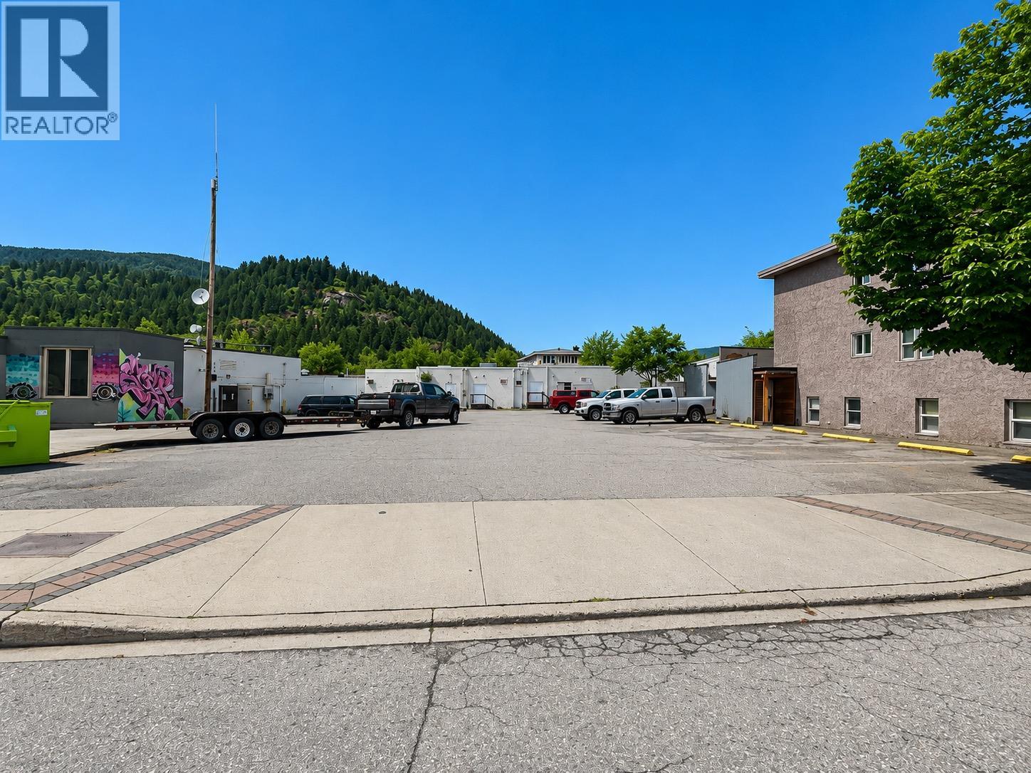  1127 4TH Street, Castlegar