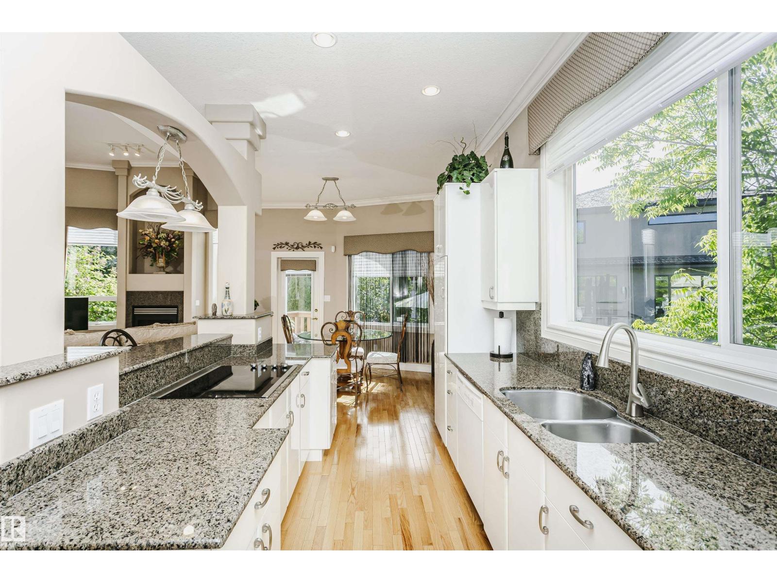 116 DARLINGTON CR NW — photo 16
