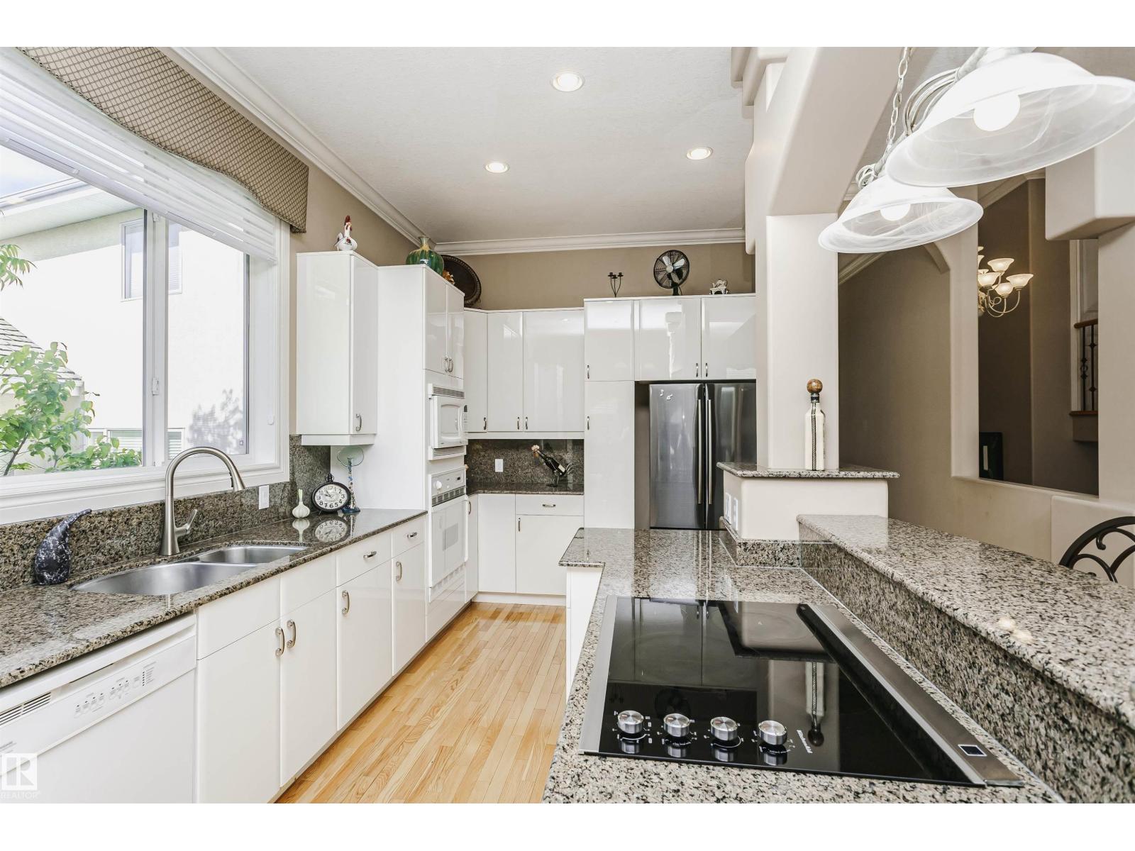 116 DARLINGTON CR NW — photo 17
