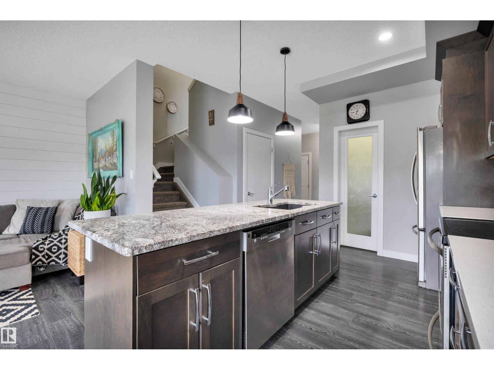 98 SANDALWOOD PL — photo 11