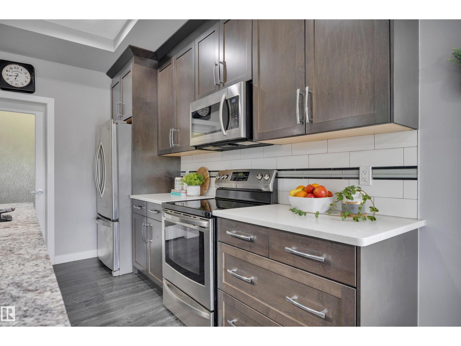 98 SANDALWOOD PL — photo 12
