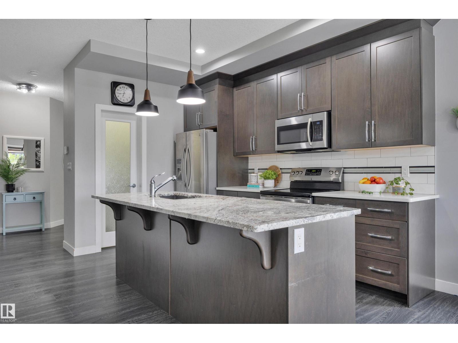 98 SANDALWOOD PL — photo 13