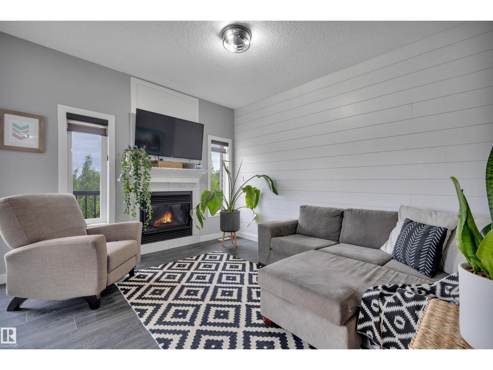 98 SANDALWOOD PL — photo 17