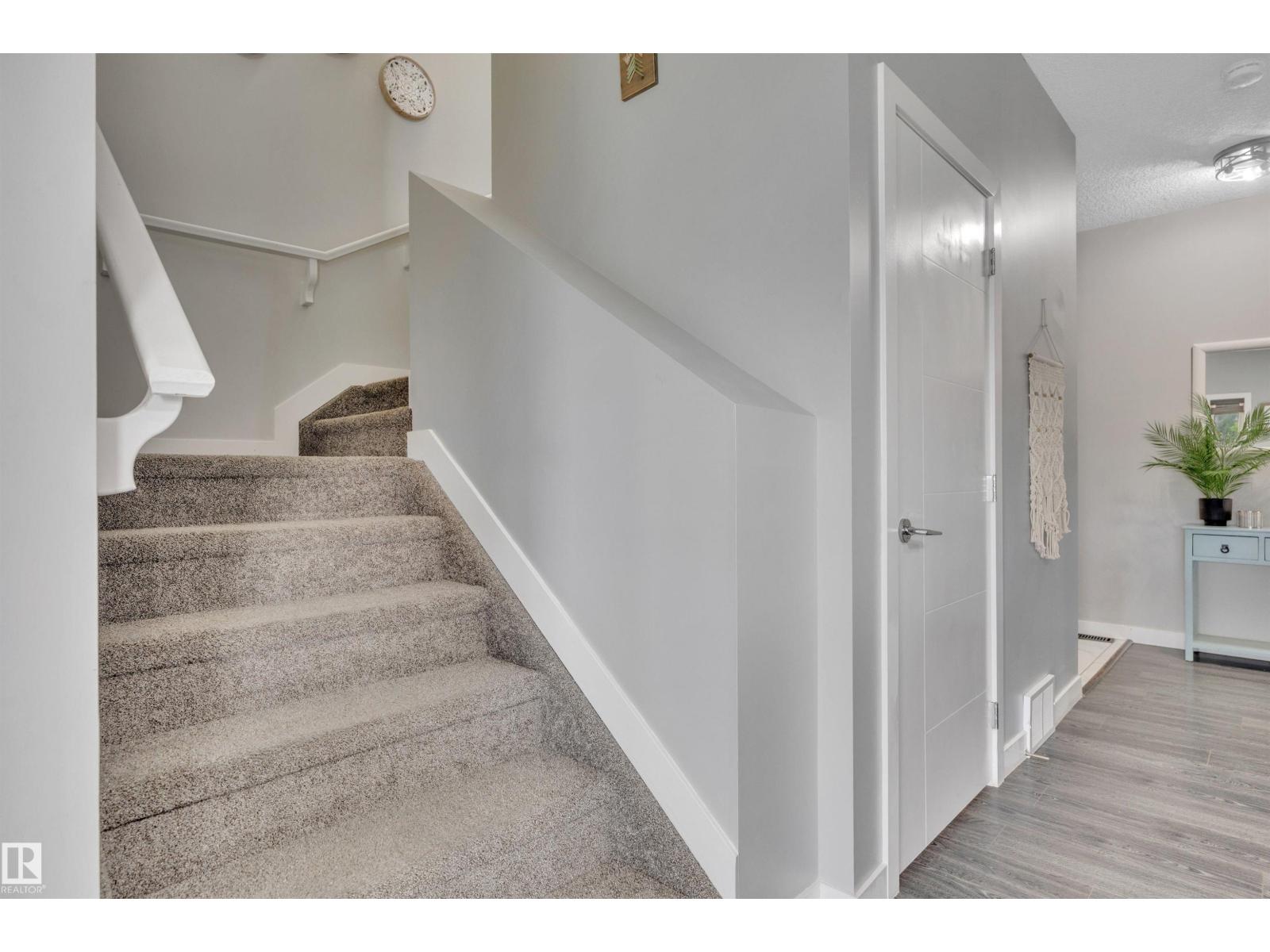 98 SANDALWOOD PL — photo 22