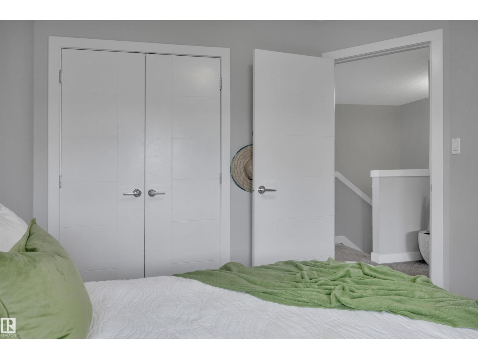 98 SANDALWOOD PL — photo 32