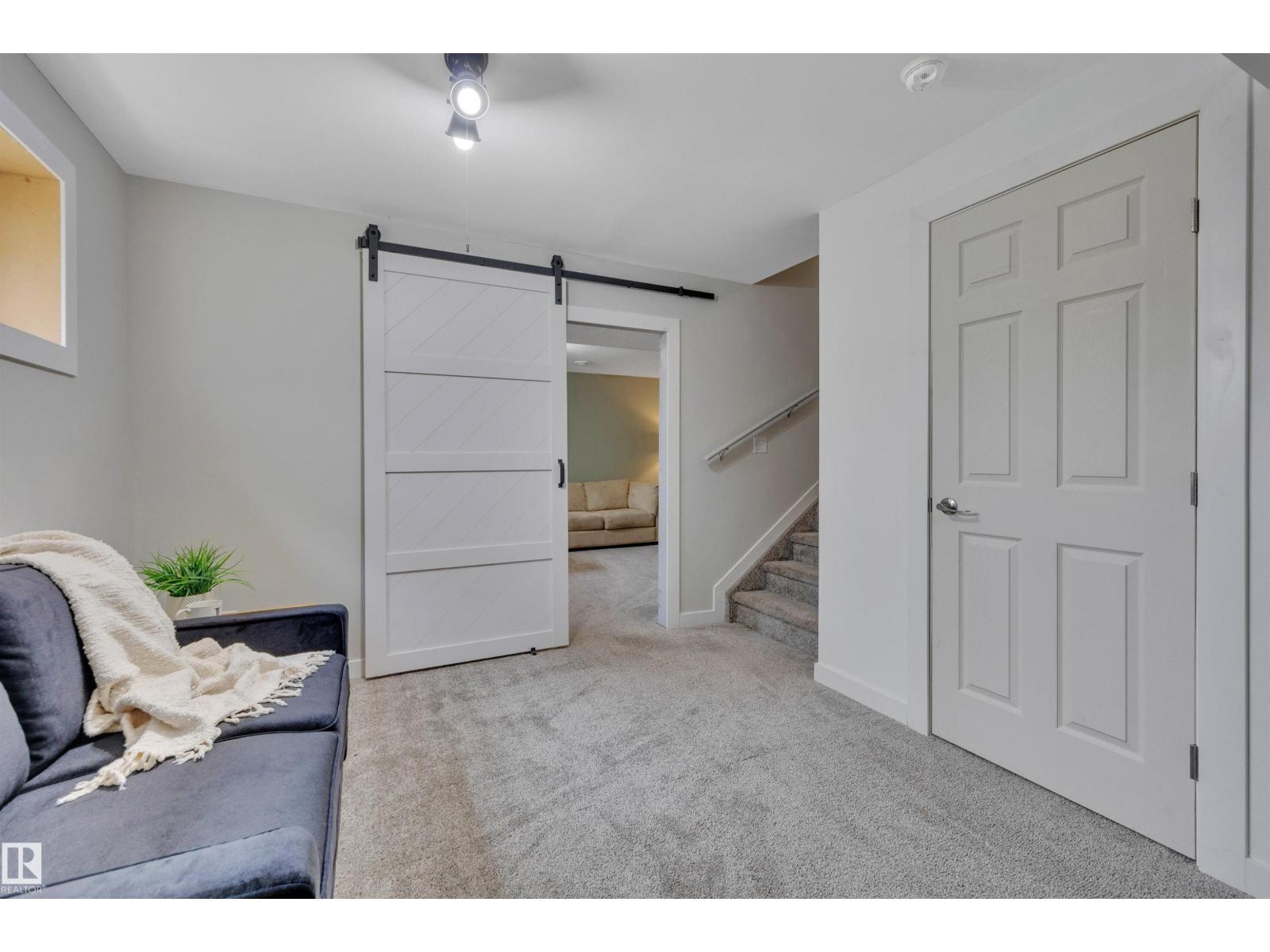 98 SANDALWOOD PL — photo 37