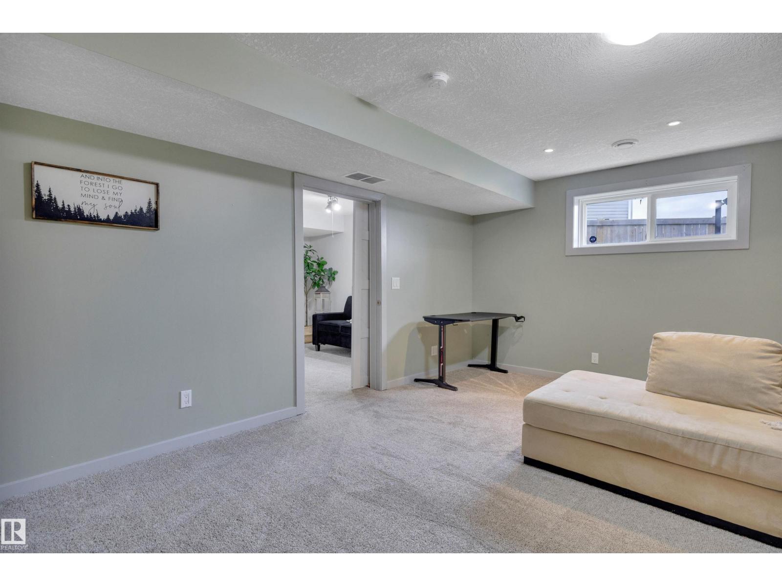 98 SANDALWOOD PL — photo 40