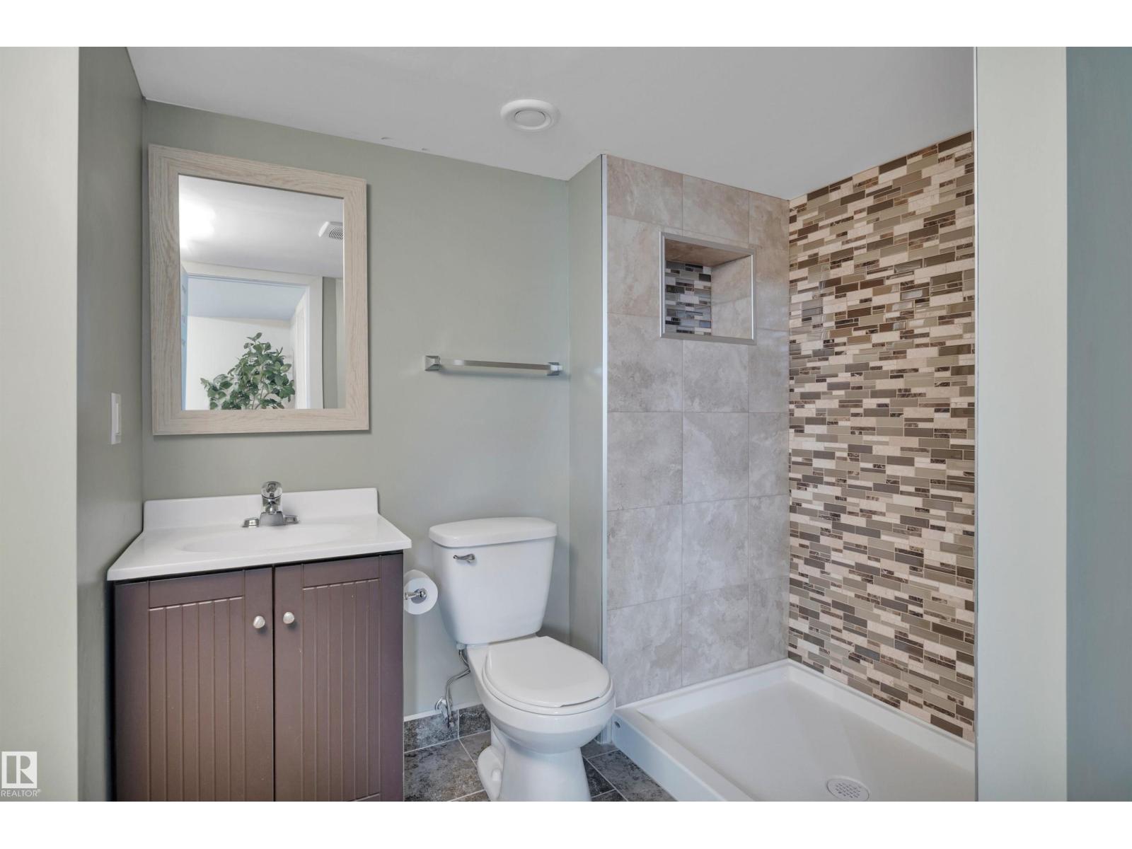 98 SANDALWOOD PL — photo 42