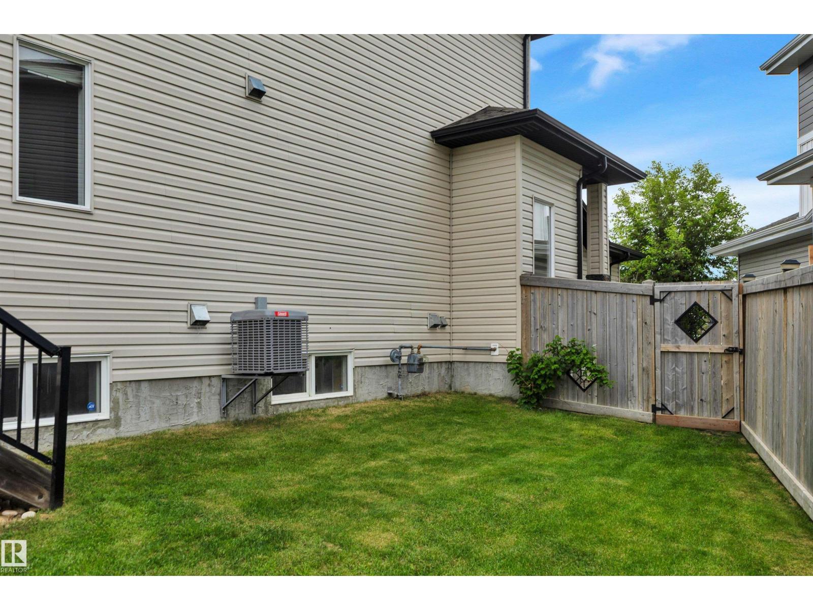98 SANDALWOOD PL — photo 52