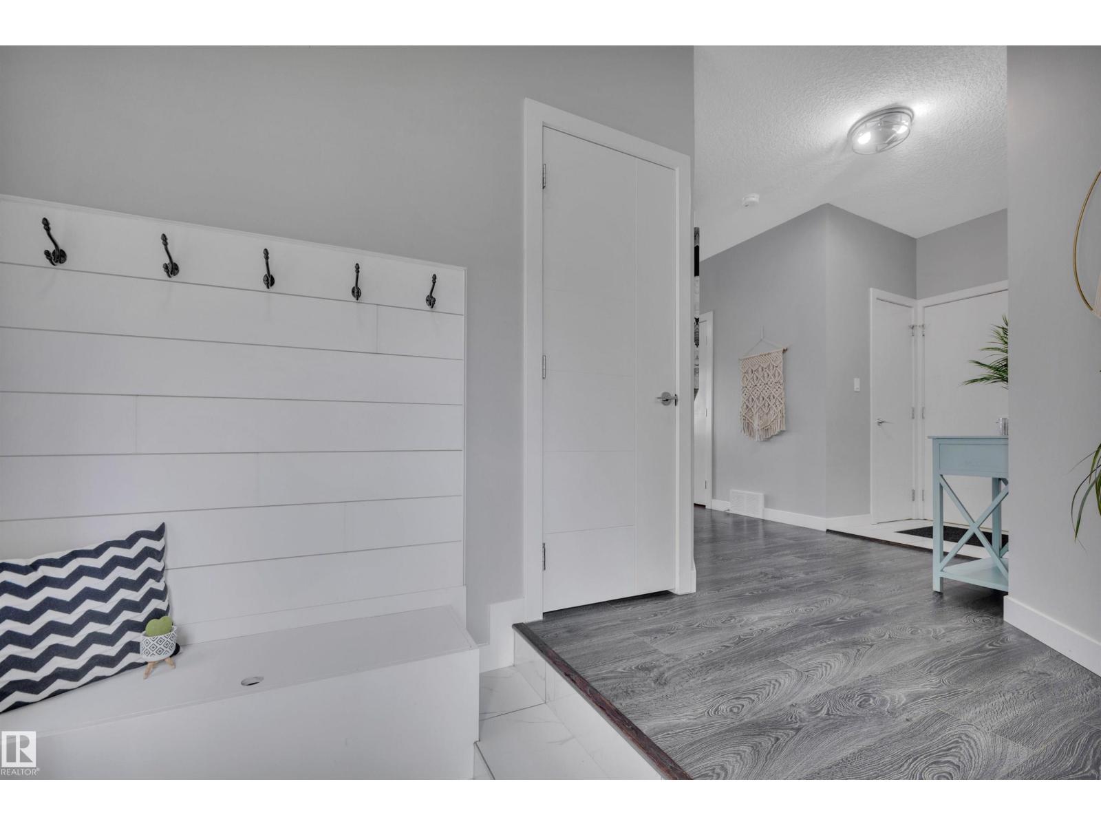 98 SANDALWOOD PL — photo 6