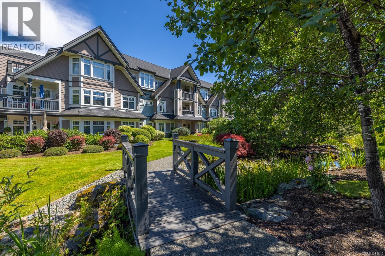 211 4480 Chatterton Way, Saanich