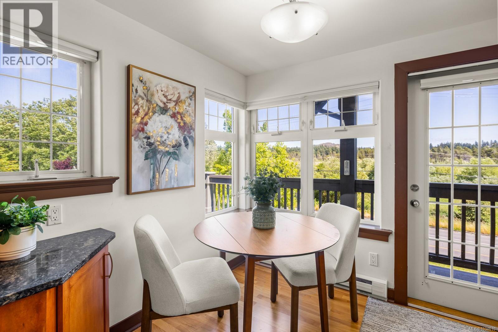 211 4480 Chatterton Way, Saanich