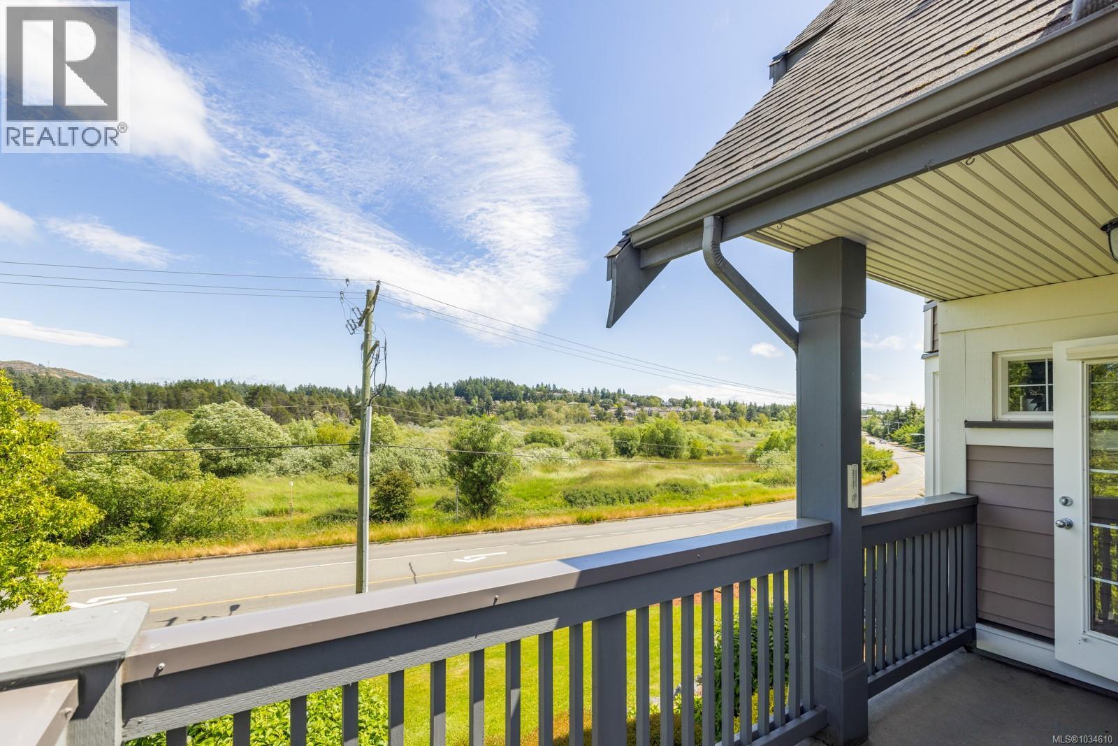 211 4480 Chatterton Way, Saanich