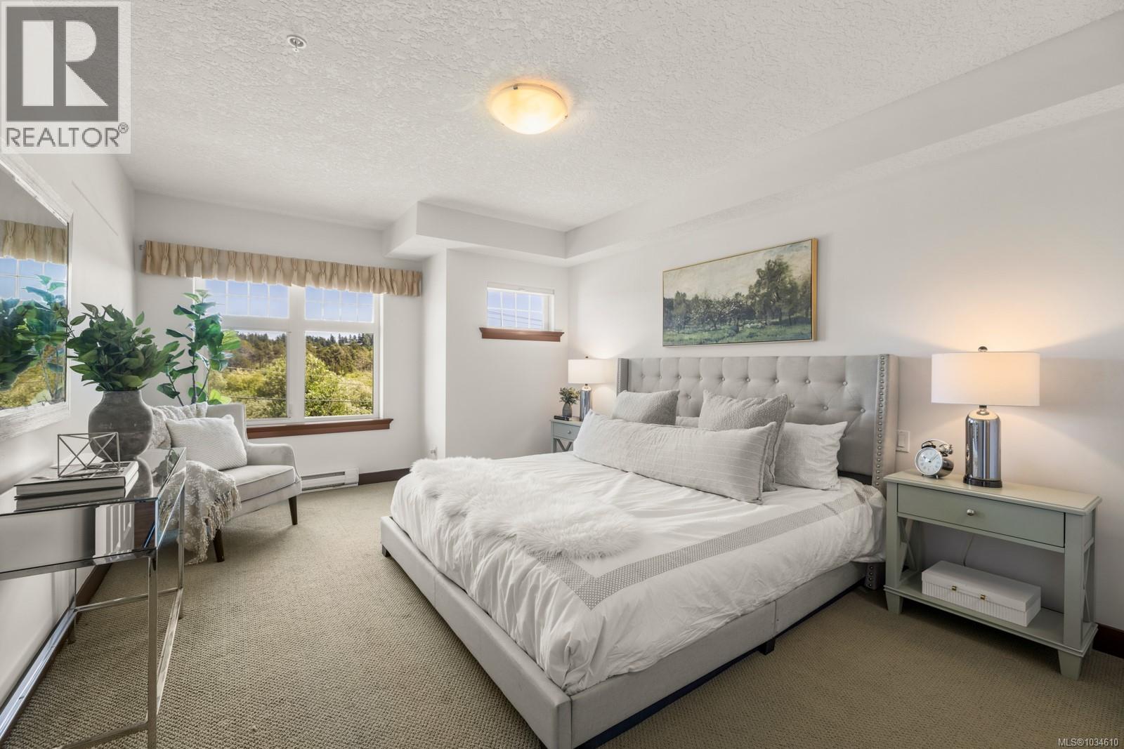 211 4480 Chatterton Way, Saanich