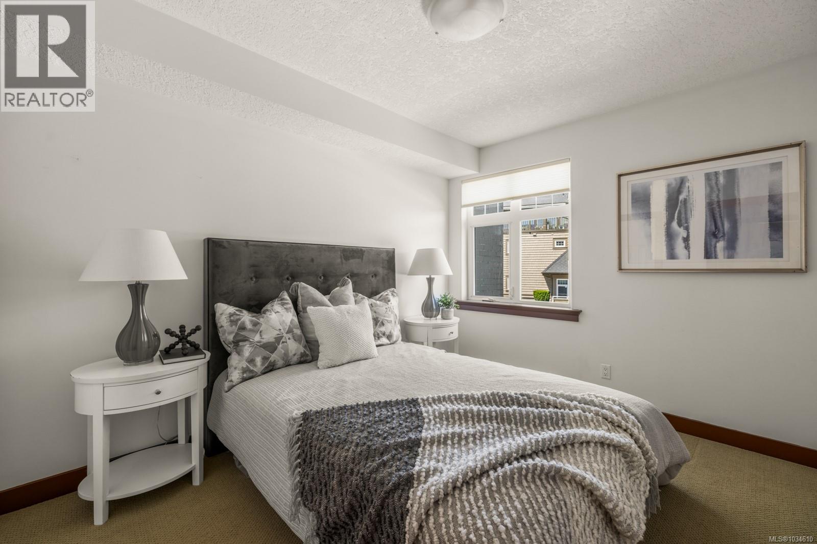 211 4480 Chatterton Way, Saanich