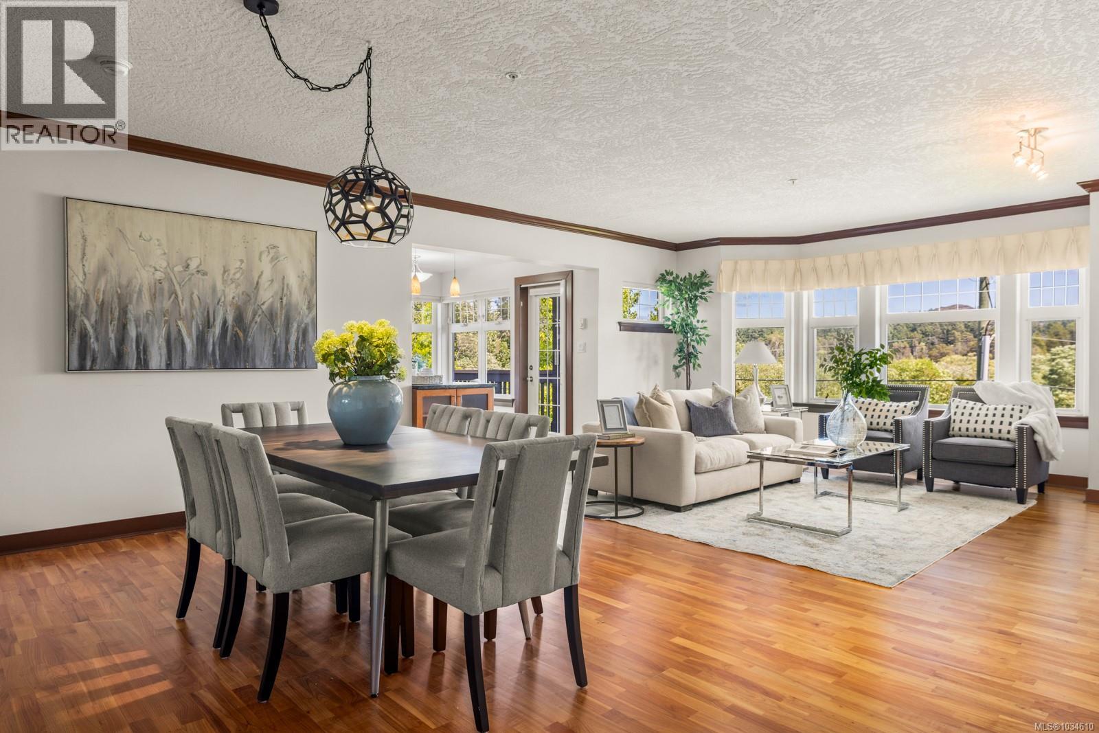 211 4480 Chatterton Way, Saanich