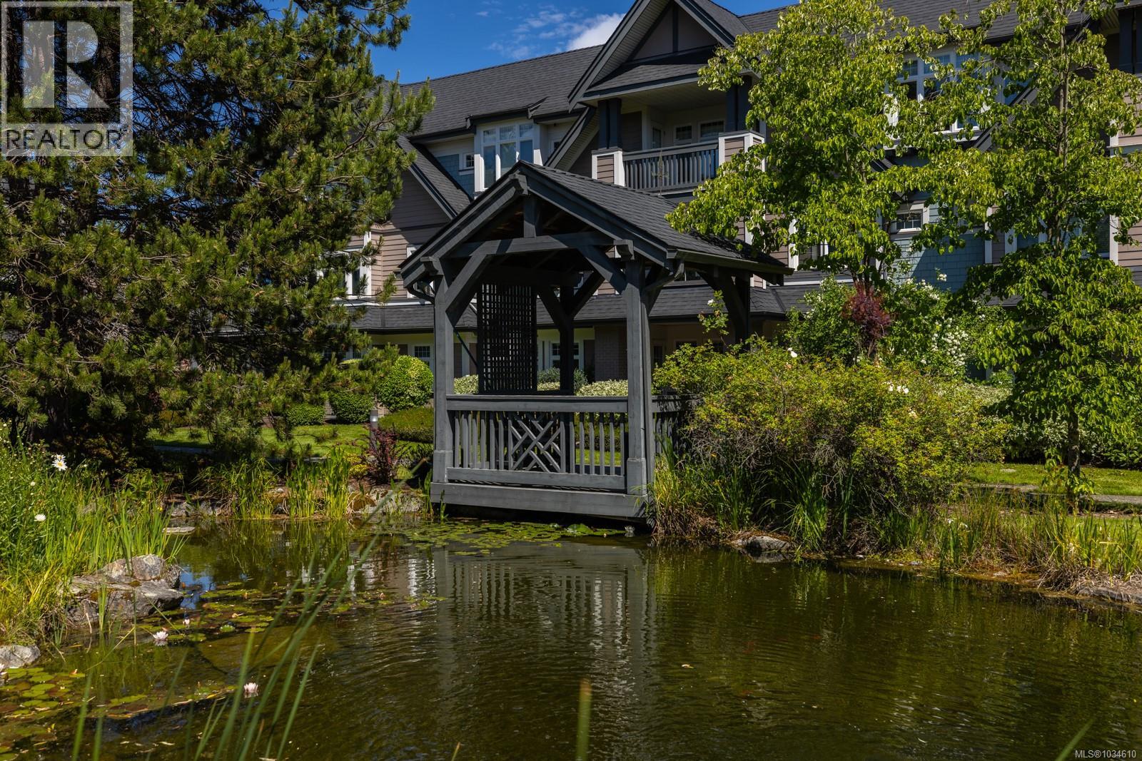 211 4480 Chatterton Way, Saanich