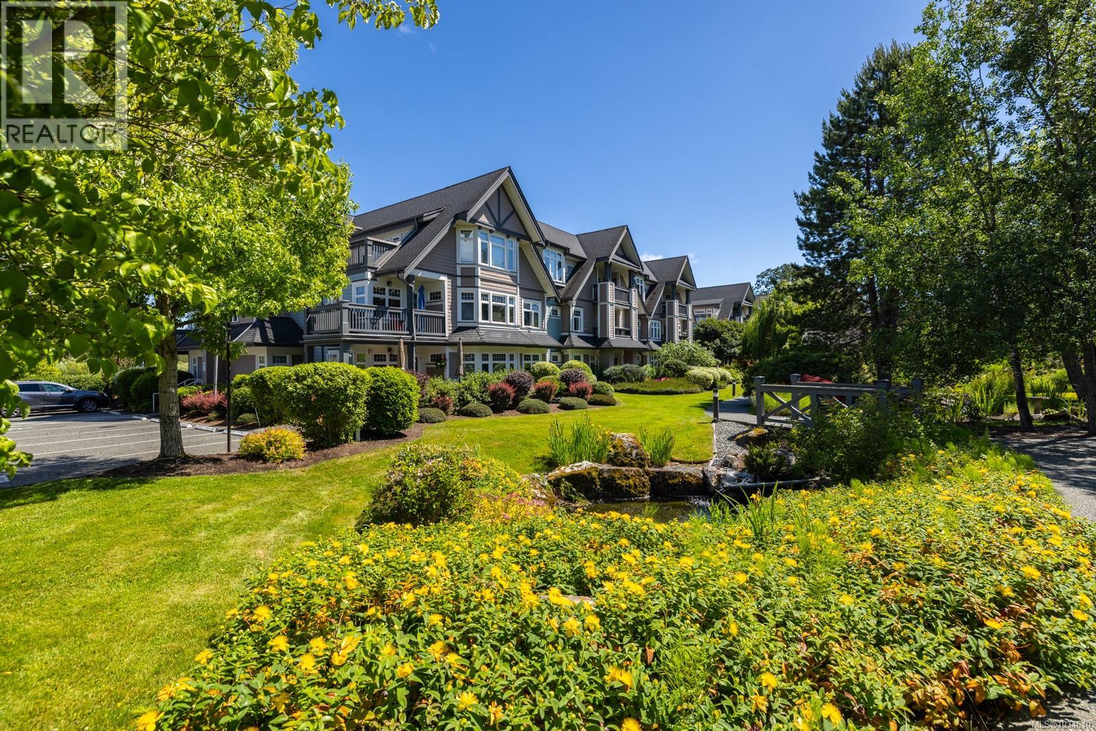211 4480 Chatterton Way, Saanich