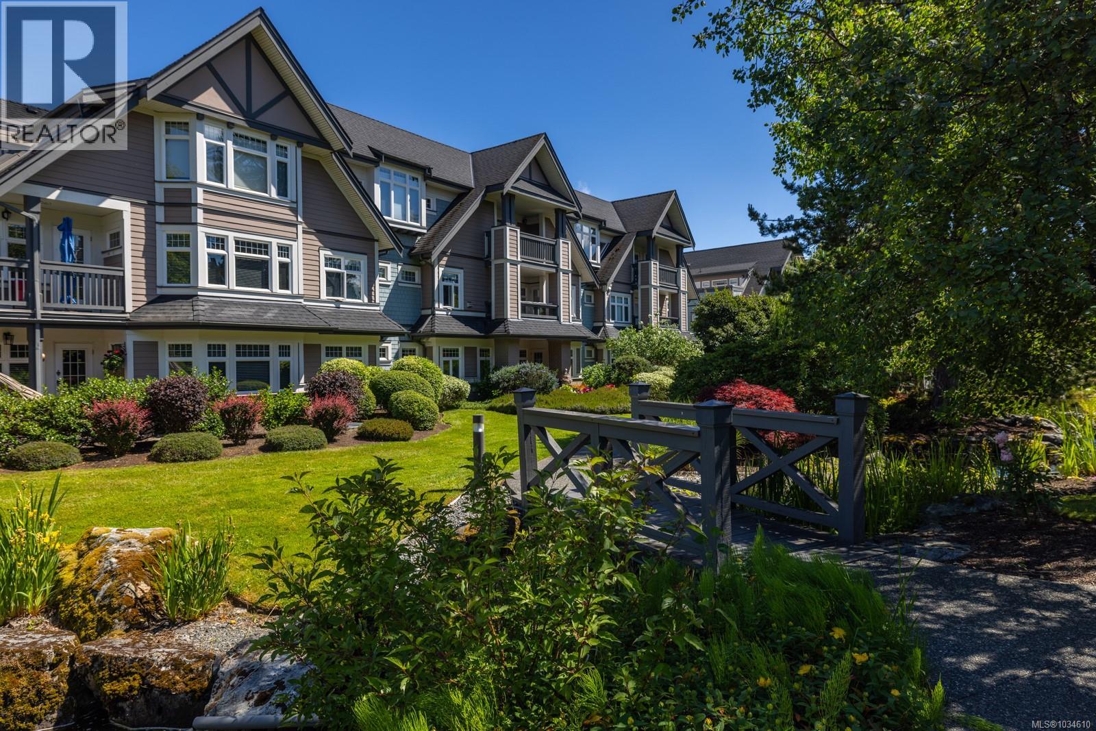211 4480 Chatterton Way, Saanich