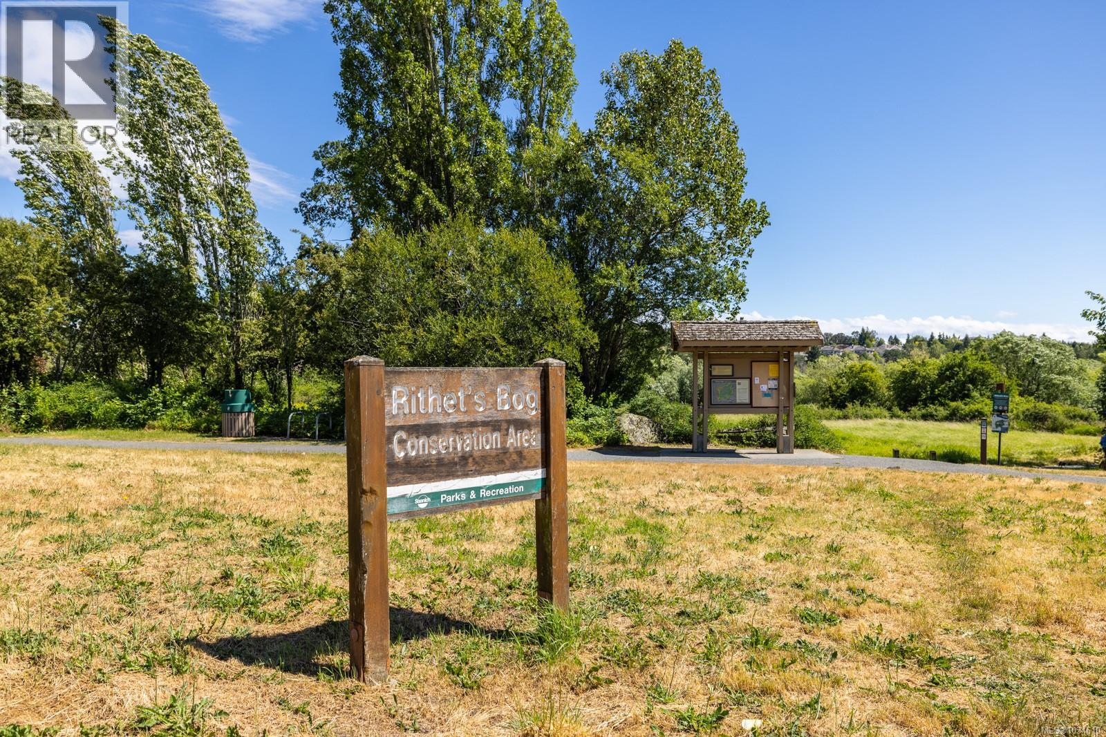211 4480 Chatterton Way, Saanich