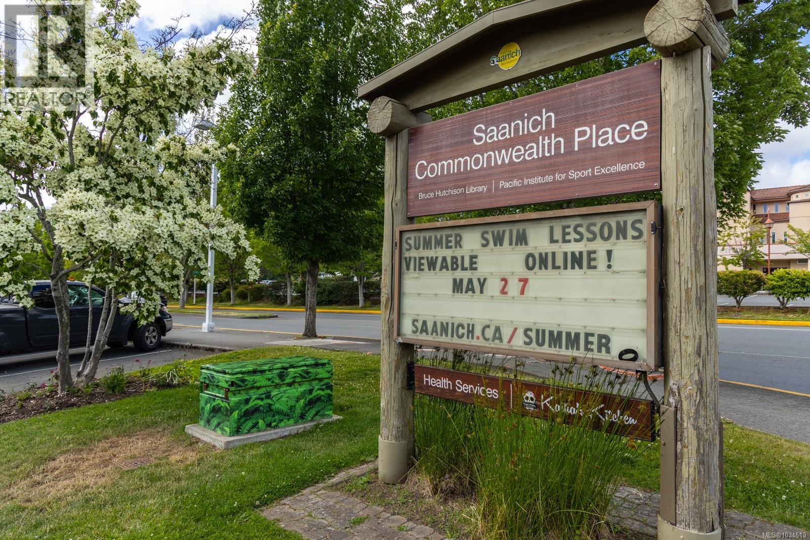 211 4480 Chatterton Way, Saanich