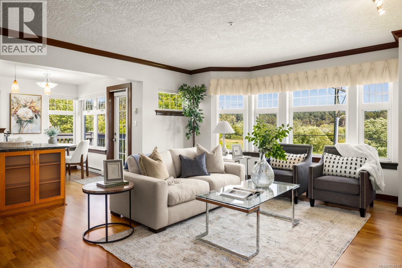 211 4480 Chatterton Way, Saanich