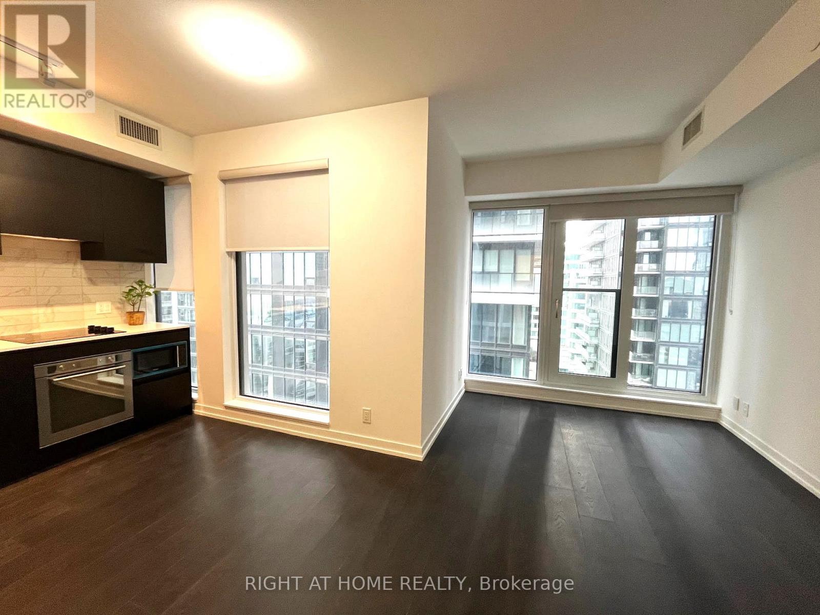 Listing photo of 2106 - 55 MERCER STREET