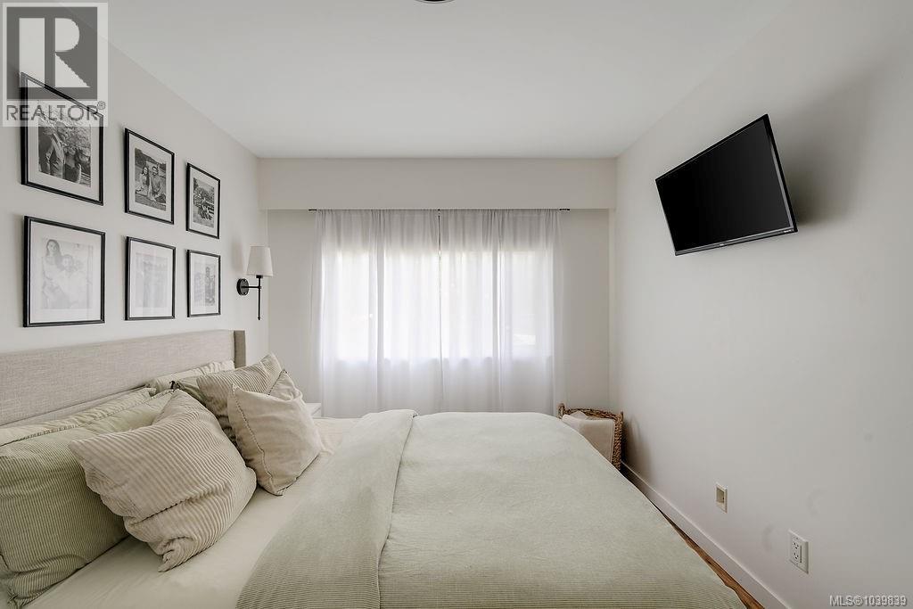 426 Burnside Rd W - 16