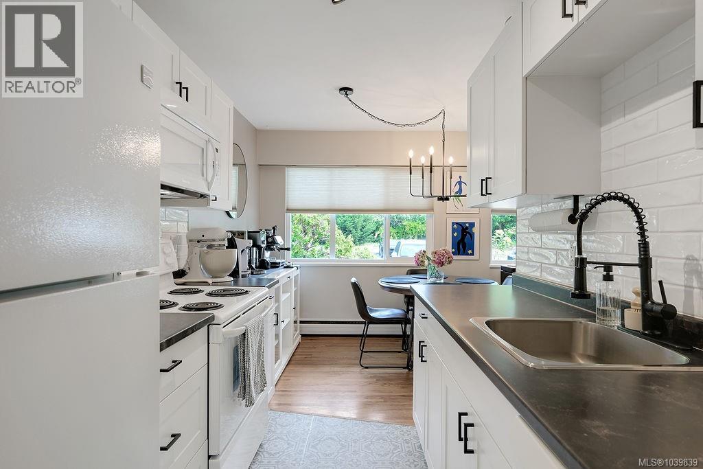 426 Burnside Rd W, Saanich