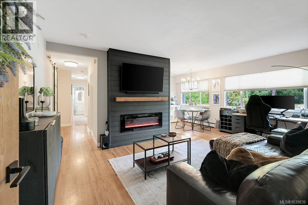 426 Burnside Rd W, Saanich