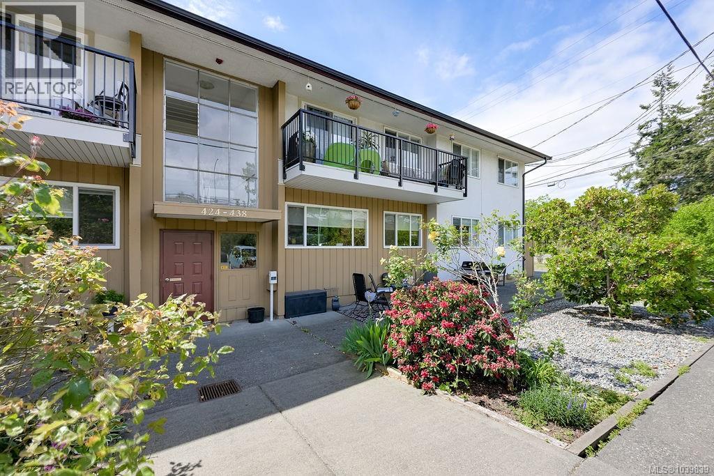 426 Burnside Rd W - 35