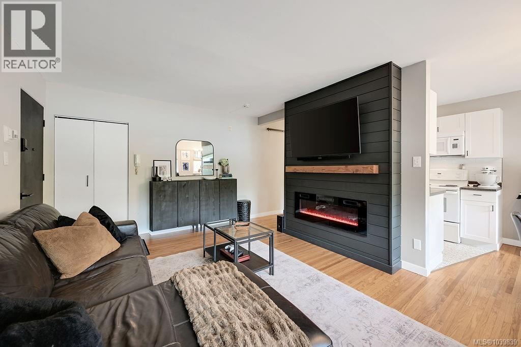 426 Burnside Rd W, Saanich