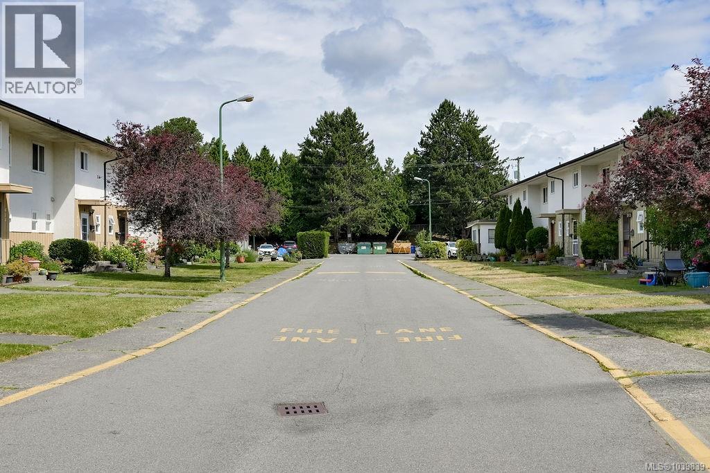 426 Burnside Rd W - 44