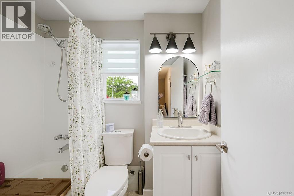 426 Burnside Rd W, Saanich
