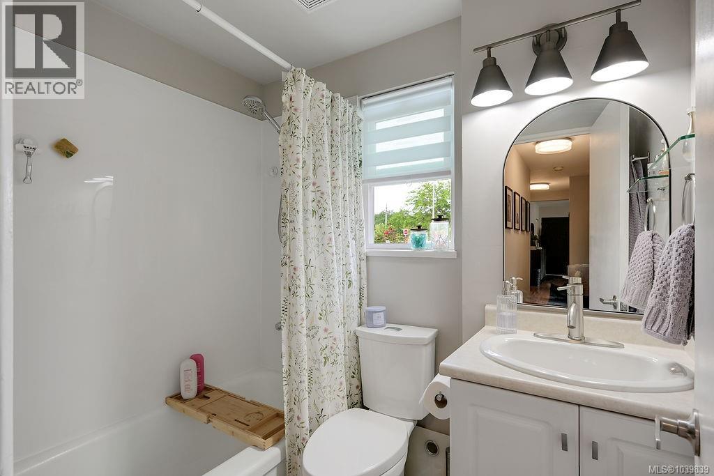 426 Burnside Rd W - 25