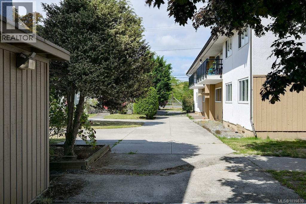 426 Burnside Rd W - 40