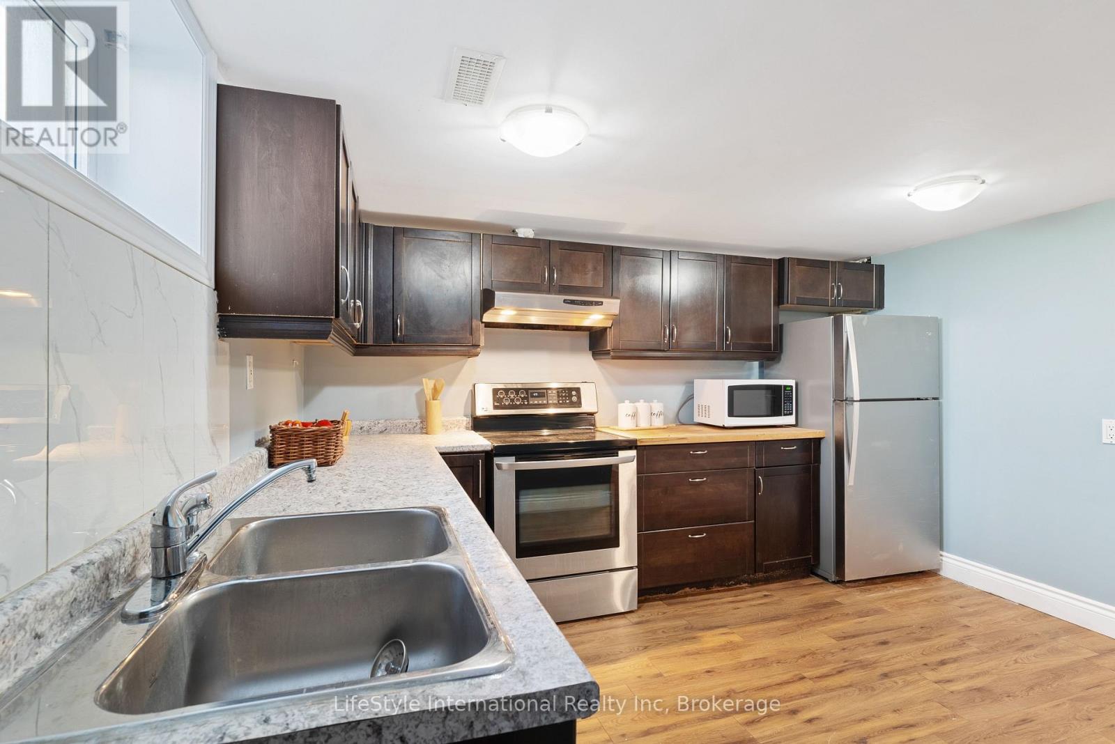 2 WESTMOUNT ROAD - 32