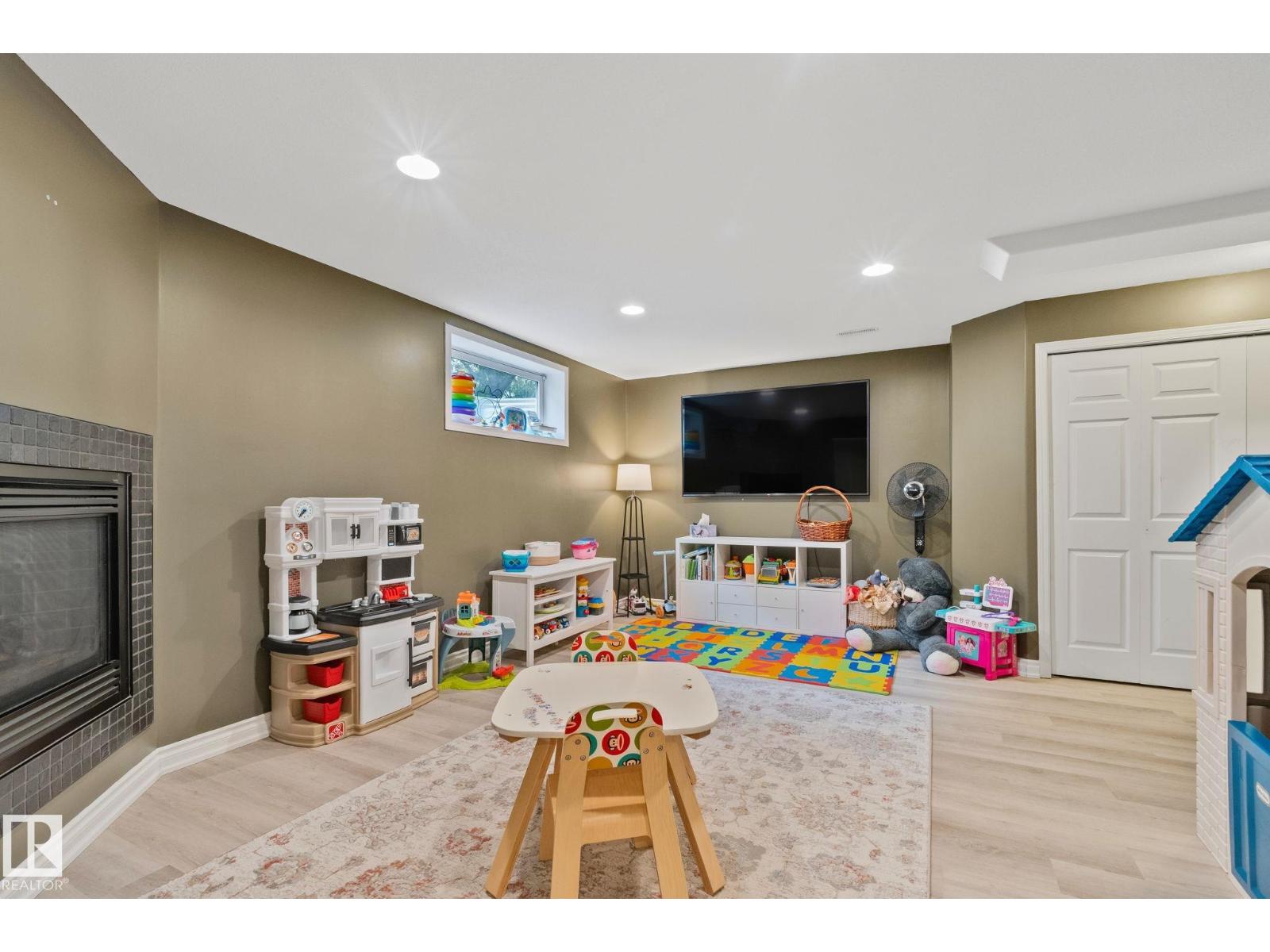 1604 TOMPKINS PL NW NW — photo 31
