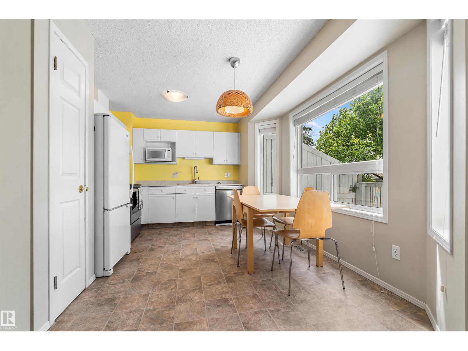 #32 3311 58 ST NW - 11