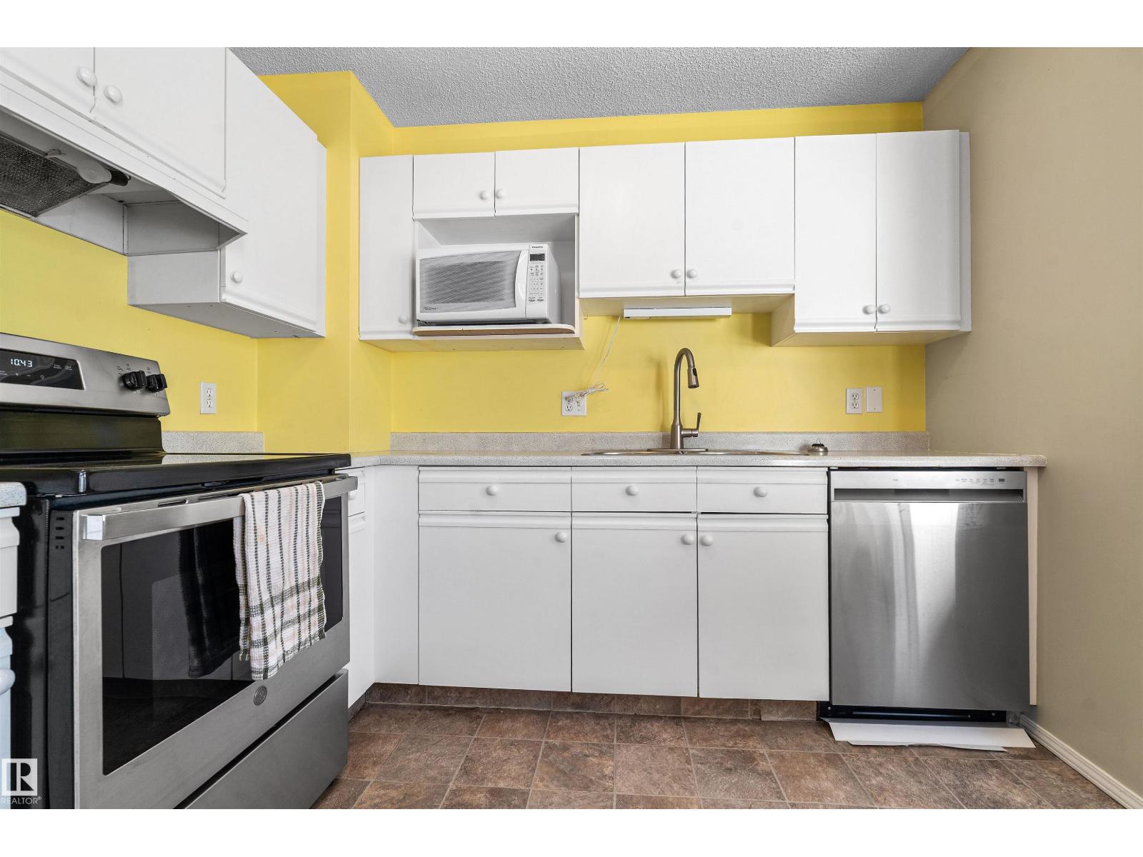 #32 3311 58 ST NW - 12