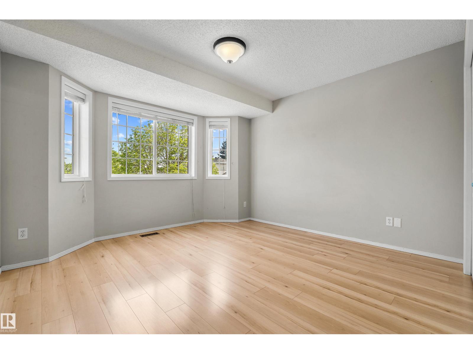#32 3311 58 ST NW - 19