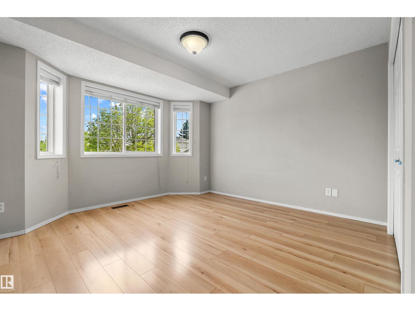 #32 3311 58 ST NW - 20