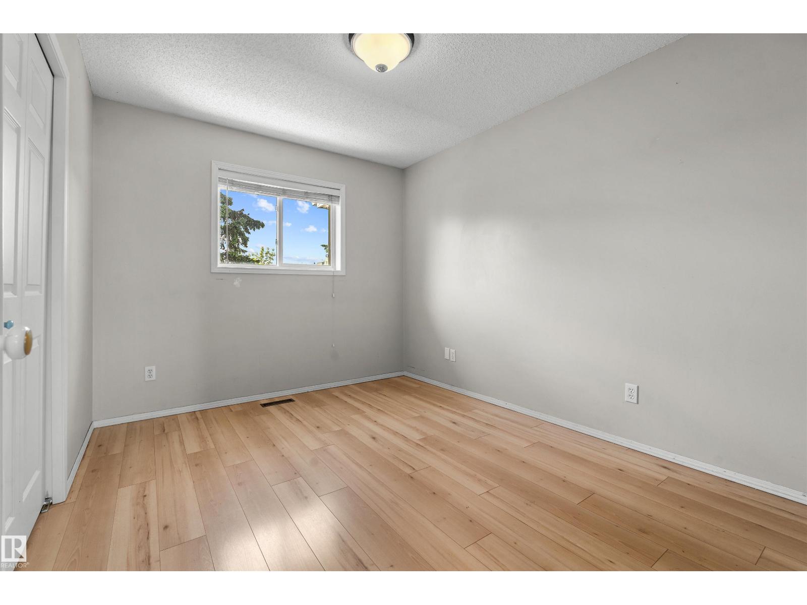 #32 3311 58 ST NW - 22