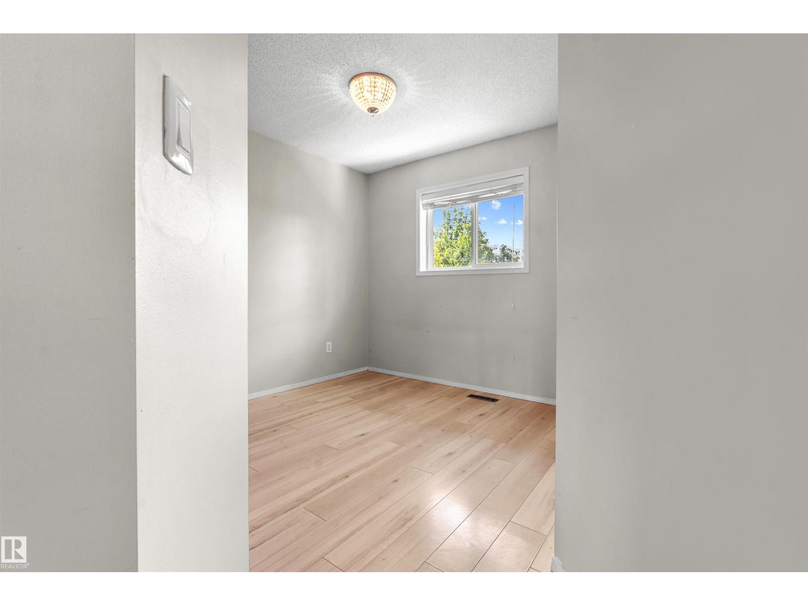 #32 3311 58 ST NW - 24
