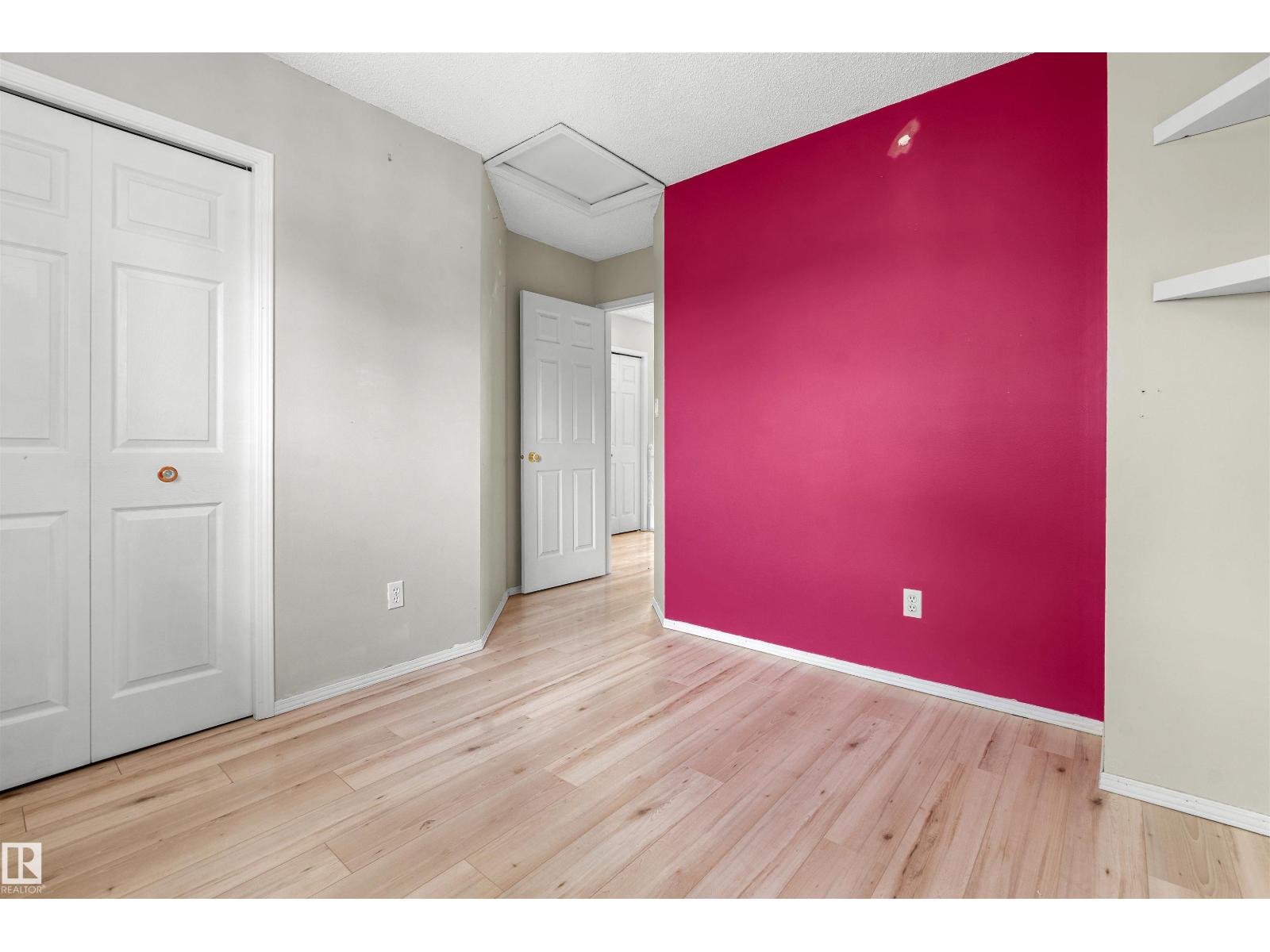 #32 3311 58 ST NW - 25