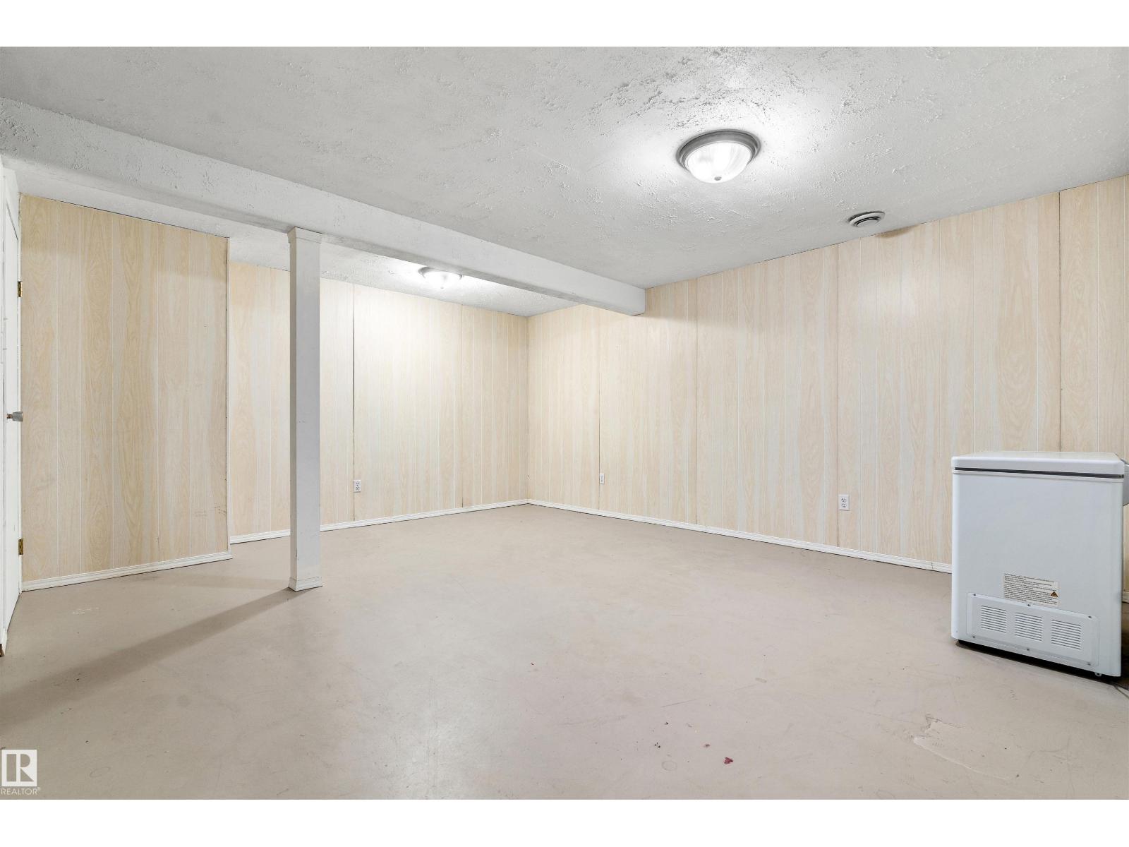 #32 3311 58 ST NW - 30